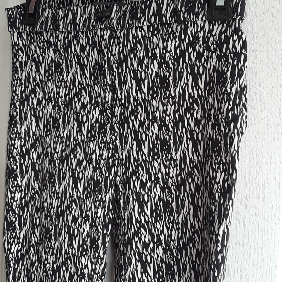 💕CUTE💕Atmosphere New Leggings - Picture 2 of 5